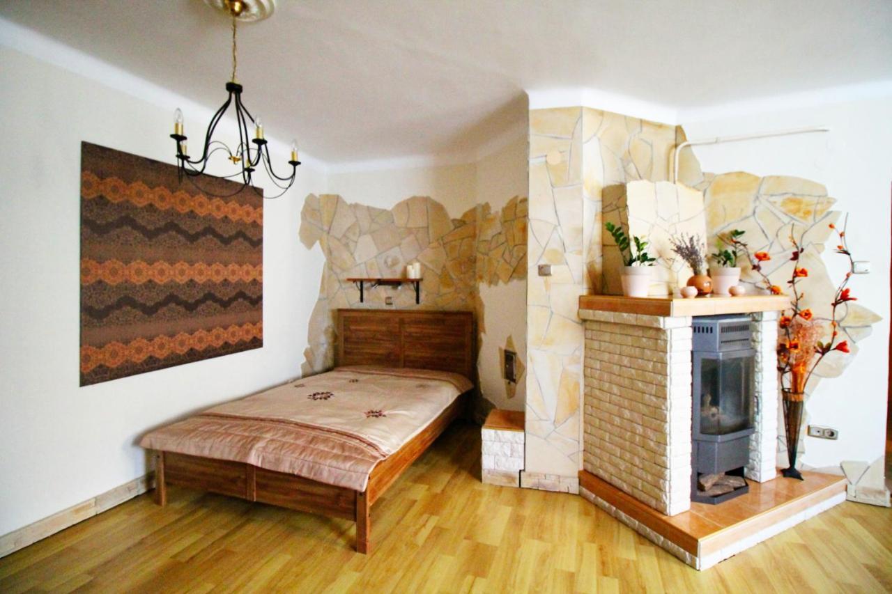 Cosy Castle Apartment Boedapest Buitenkant foto