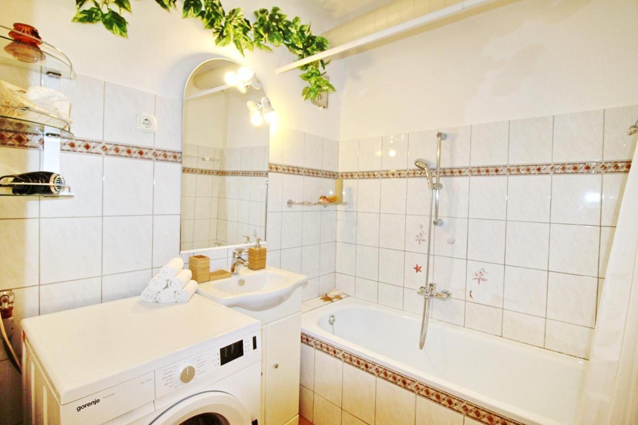 Cosy Castle Apartment Boedapest Buitenkant foto